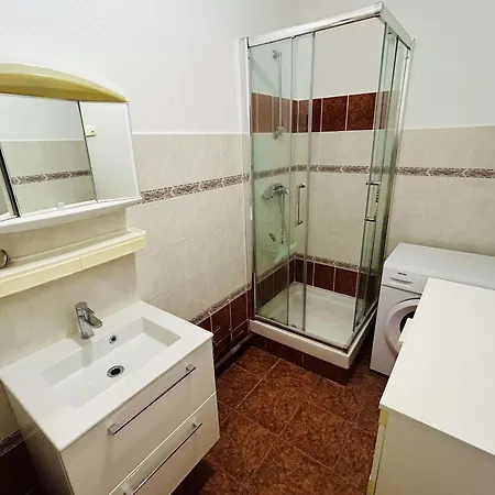 Confortable T2 Avec Terrasse Privee Pres Des Thermes Et Du Centre-ville A - Fr-1-553-144 *