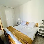 Confortable T2 Avec Terrasse Privee Pres Des Thermes Et Du Centre-ville A - Fr-1-553-144 *